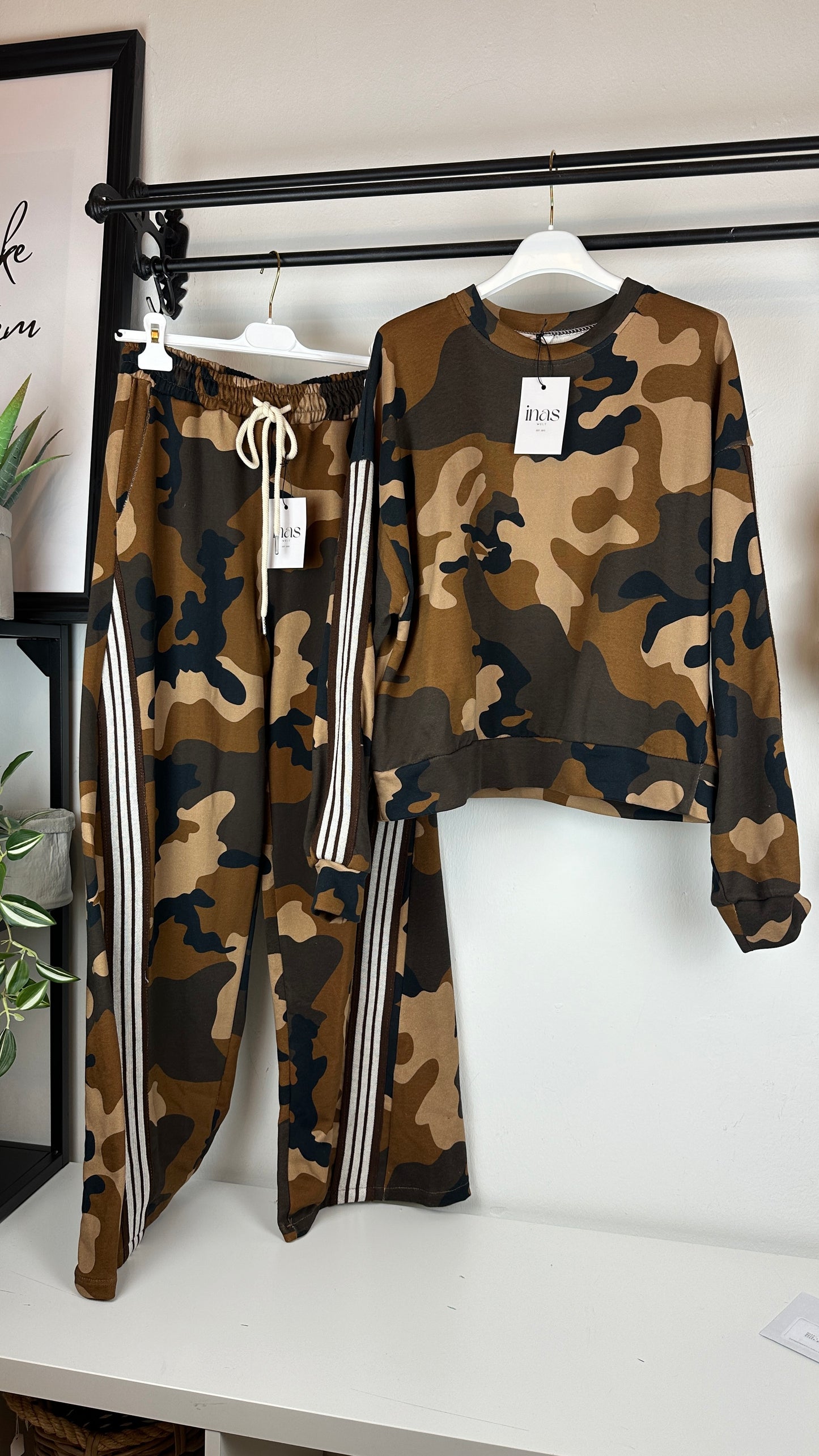 Sweater Camouflage mit Streifen