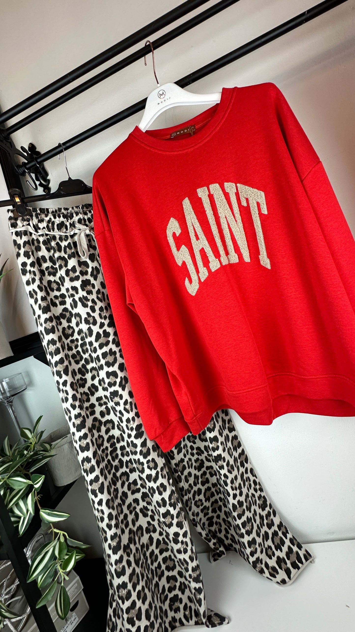 Sweater SAINT